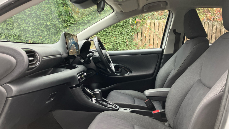 Toyota Yaris 1.5 Hybrid Design 5dr CVT Hybrid Hatchback